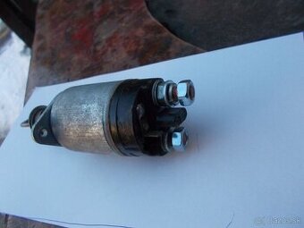 Predam pre skoda 100-120 plasty novy spinac startera