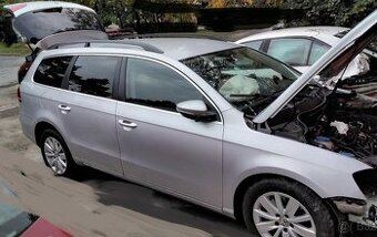 predám DVERE Volkswagen Passat B7 2.0 TDi 2013 COMBI VARIANT