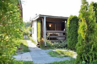 Dvojnásobná radosť pri vode: dve chaty na jednom mieste