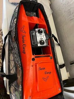 Zavážacia loďka Twin Carp