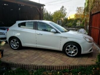 Predám Alfa Romeo Giulietta 1,4 benzín