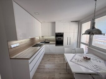 EXKLUZÍVNE NA PREDAJ 2-IZBOVÝ BYT , KROMPACHY - 1