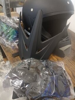 Motorkárska prilba veľ. M