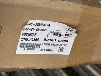 Pravý predný blatník golf 4