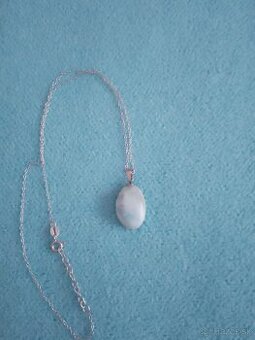 Liečivý pravý minerálny kameň Larimar