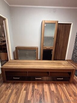 Obývačková stena TV stolík vitrína