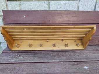 Dreveny vešiak z borovicového dreva akcia 10€