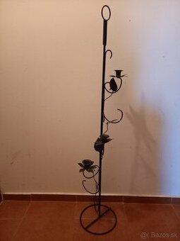 Kovový stojan na sviečky