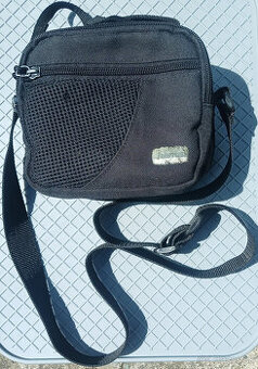 Rôzne púzdra a tašky na elektroniku