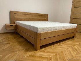 Dubová masívna posteľ s úložným priestorom, nočnými stolíkmi - 1