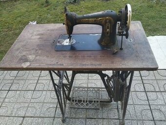 Historický šicí stroj Minerva z 60. rokov