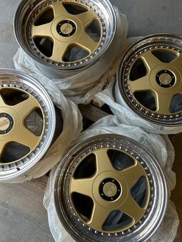 OZ FUTURA R18 5x130