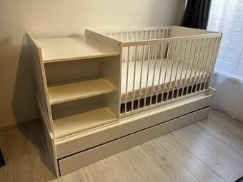 Postieľka s prebaľovacím pultom a úložným priestorom