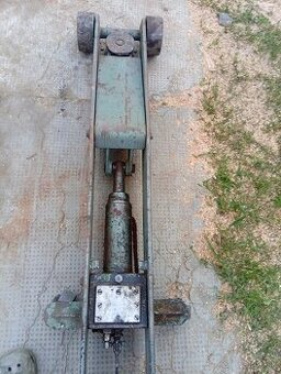 Hydraulický zdvihák.,.