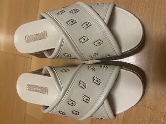 Nove liu jo slapky - 1