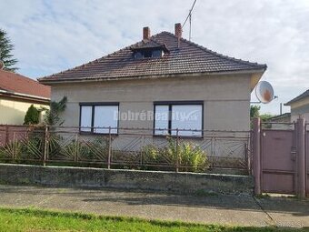 Zaujímavý a zachovalý 4 izbový rodinný dom v povodnom stave 