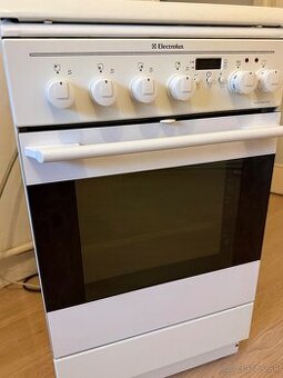 Predám kombinovaný sporák Electrolux EKK513513W