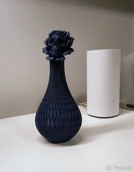 Hallovínska ruža vyrobená na 3D tlačiarni–krásna, temná a