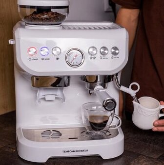 Pákový kávovar - ešte rok v záruke - nepoužívaný 