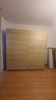 Darujem šatníkovú skriňu