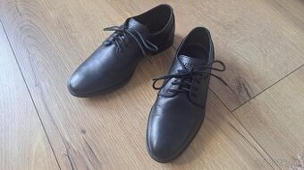 Chlapčenské spoločenské topánky veľ. 34