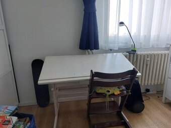 Stôl do detskej izby