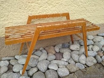 Retro drevený stojan na kvety