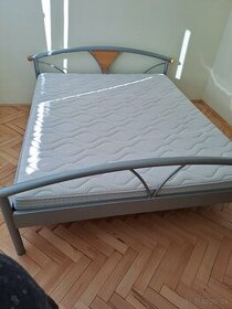 Manželská posteľ s matracom 180x200cm
