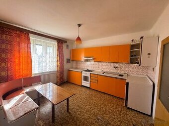 5 izbový rodinný dom s veľkým pozemkom 3826m2 v kľudnej ulič