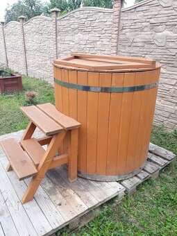 Drevená ochladzovacia kaďa