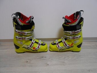 Predam v peknom stave panske lyziarky FISCHER RC4