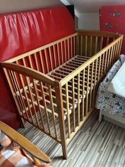 Detská postieľka + podložka na prebaľovanie