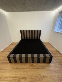 Posteľ 200x200cm s úložným priestorom