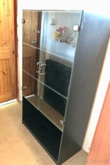 Vitrínová skriňa – darujem ZA ODVOZ - STUPAVA