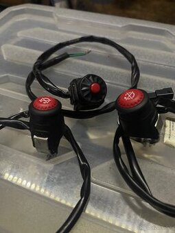 Tlačitko  stop/ start motor