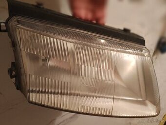 Predám predné pravé svetlo VW PASSAT B5
