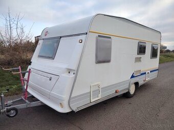 Bürstner Ventana 450-mover, předstan, francouzská postel