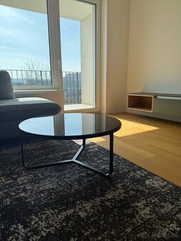 Predam konferencny stolik