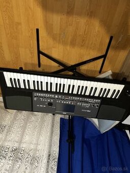 KORG PA600 - 1