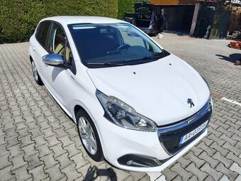Peugeot 208- 1.2 benzín 60kw..