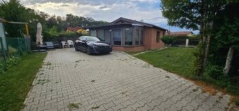 KLIMATIZOVANÝ útulný rodinný dom pri jazere v Rakúsku . len