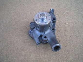 Vodná pumpa na Volvo BL71, na Deutz Fahr