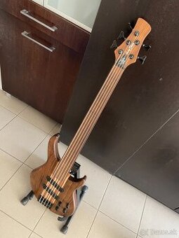 5 strunová bezpražcová basgitara Harley Benton HBZ-2005