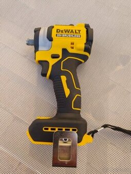 Dewalt rázovy uťahovak