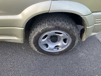 Pneu s diskami 235/60R16 , 139,7x5