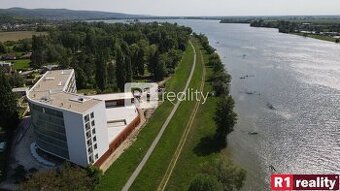 Na prenájom 2 izbový byt 45 m2 + terasa 15 m2 + 30 m2 predzá