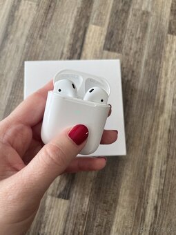 Apple AirPods 2. generácie