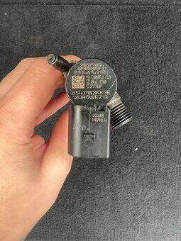 Predám vstrekovacie trysky D004LC3 / 04L130 277BF - 1