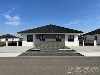 BOSEN | 3 IZB Rodinný dvojdom so záhradkou a vlastným parkov