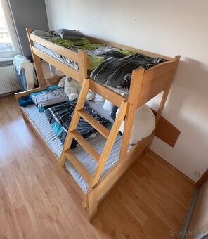 Poschodová posteľ z masívu